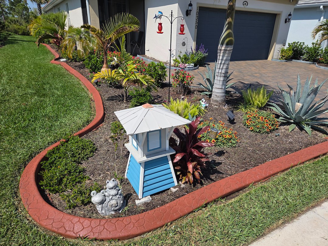 We seal concrete landscape boarders like this one in the Beach Community of Englewood FL  Thumbnail